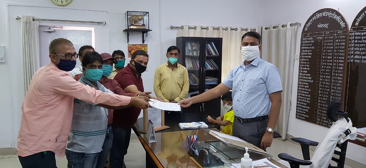 गाजियाबाद के पत्रकार विक्रम जोशी की हत्या के मामले में भारतीय मीडिया फाउंडेशन सोनभद्र की टीम ने मुख्यमंत्री के नाम जिलाधिकारी को सौंपा ज्ञापन | New India Times