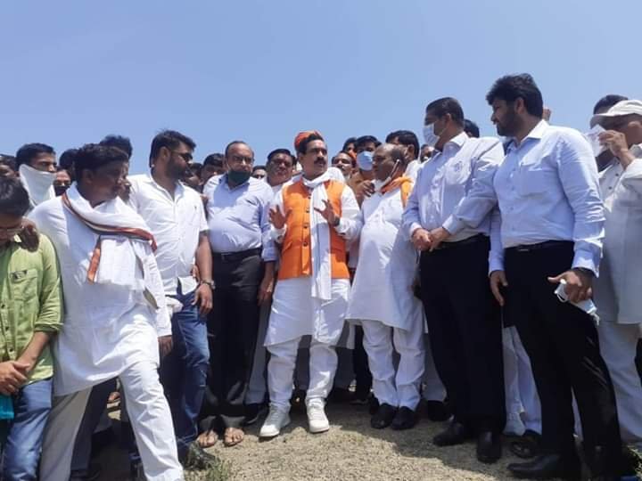 सोलर प्लांट की स्थापना हेतु गृहमंत्री द्वारा किया गया भूमि का निरीक्षण | New India Times