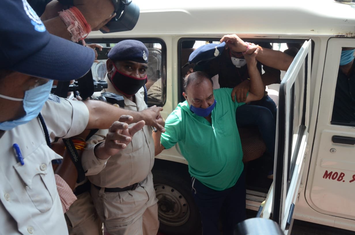 भोपाल के बहुचर्चित नाबालिग बच्चियों से बलात्‍कार के मामले के मुख्‍य आरोपी प्‍यारे मियां को एक और मामले में दिया गया पुलिस रिमांड | New India Times