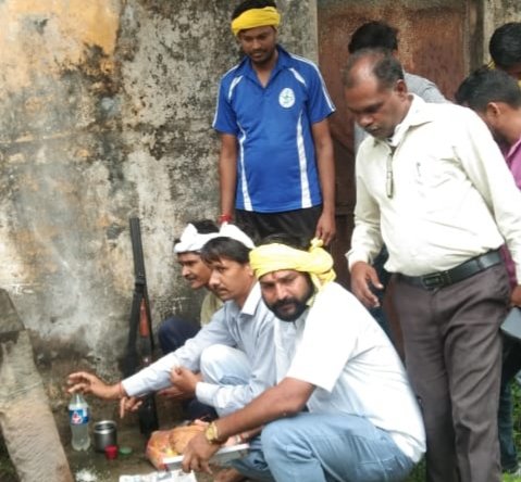 क्रांतिकारियों के गातों एवं मूर्तियों पर आदिवासी समाज ने किया माल्यार्पण | New India Times