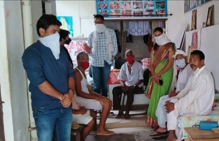 शिक्षक संघ एकीकृत जिला अध्यक्ष रेखा शर्मा ने वृद्धाआश्रम जाकर मनाया अपना जन्मदिन | New India Times