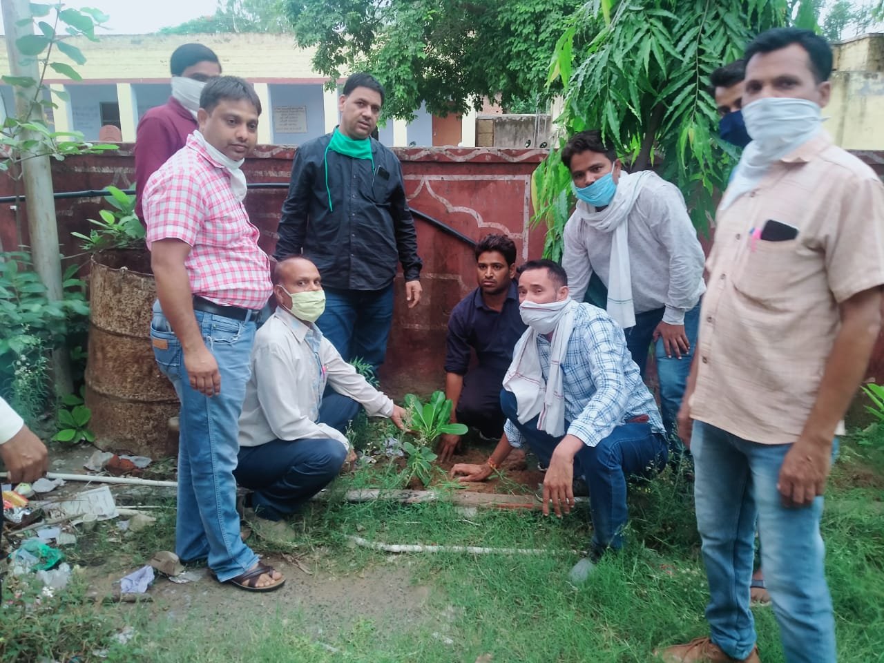 पूर्व शिक्षक अब्दुल सगीर को पेड़ लगाकर शिक्षक संघ ने दी श्रंद्धाजली | New India Times