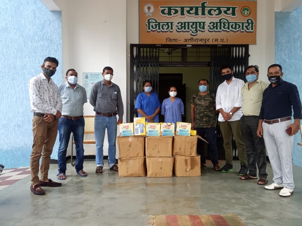 चंद्रशेखर आजाद नगर (भाबरा) के एक मुस्लिम परिवार का काबिले तारीफ कार्य, कोरोना योद्धाओं के लिए 20 पी.पी.ई किट और कोरोना मरीजों के लिए 80 बेड शीट की भेंट | New India Times