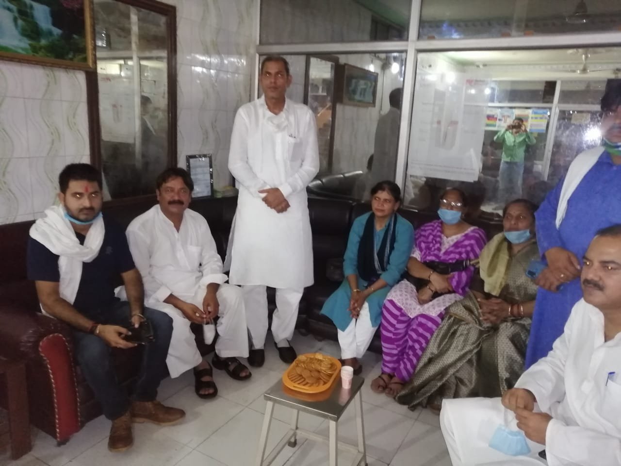 एमएलसी प्रत्याशी ने झांसी आकर कोंग्रेसियों से की भेंट, सामाजिक और राजनैतिक लोगों से की चर्चा | New India Times