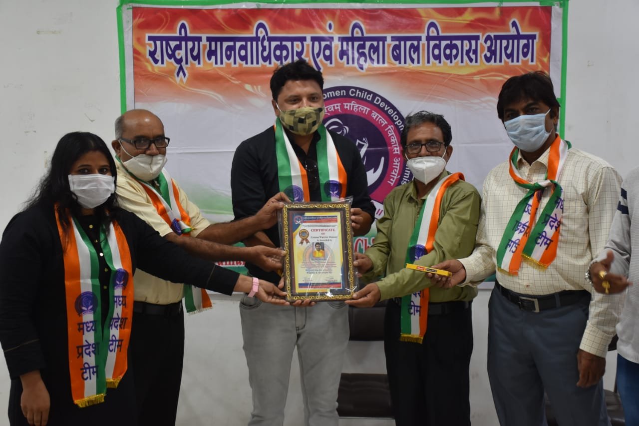 राष्ट्रीय मानवाधिकार एवं महिला बाल विकास आयोग ने किया एक दर्जन से भी अधिक पत्रकारों का सम्मान | New India Times