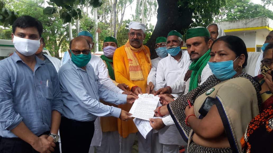 किसान यूनियन के कार्यकर्ताओं ने थाने का किया घेराव, एडीएम के माध्यम से मुख्यमंत्री को भेजा ज्ञापन | New India Times
