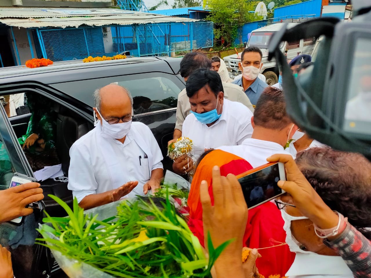 गद्दारों को उपचुनाव में जनता सबक सिखाएगी: दिग्विजय सिंह | New India Times