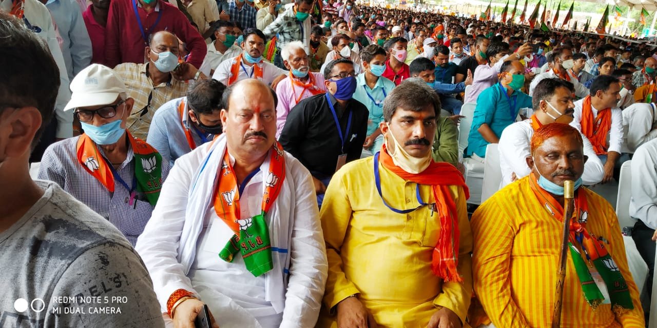 कैबिनेट मंत्री प्रद्युमन सिंह तोमर को पहनाई गई चप्पलें, सत्येन्द्र शर्मा ने सैकड़ों साथियों के साथ ग्रहण की भाजपा की सदस्यता | New India Times