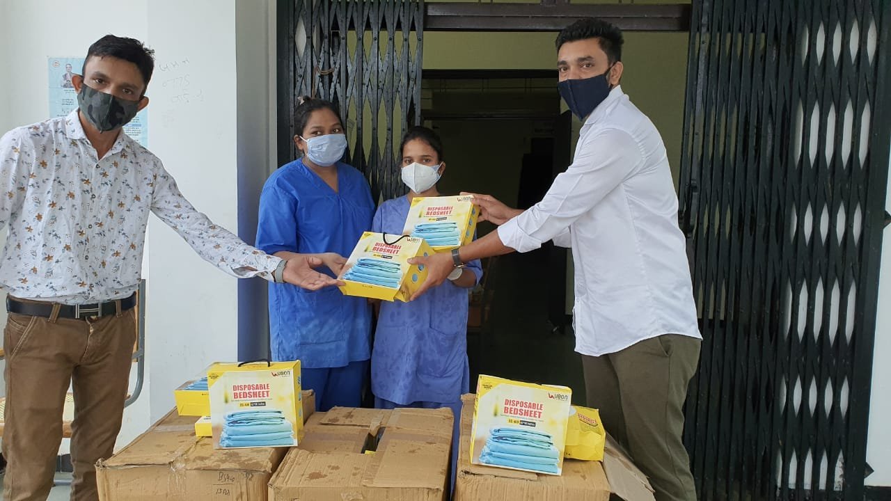 चंद्रशेखर आजाद नगर (भाबरा) के एक मुस्लिम परिवार का काबिले तारीफ कार्य, कोरोना योद्धाओं के लिए 20 पी.पी.ई किट और कोरोना मरीजों के लिए 80 बेड शीट की भेंट | New India Times