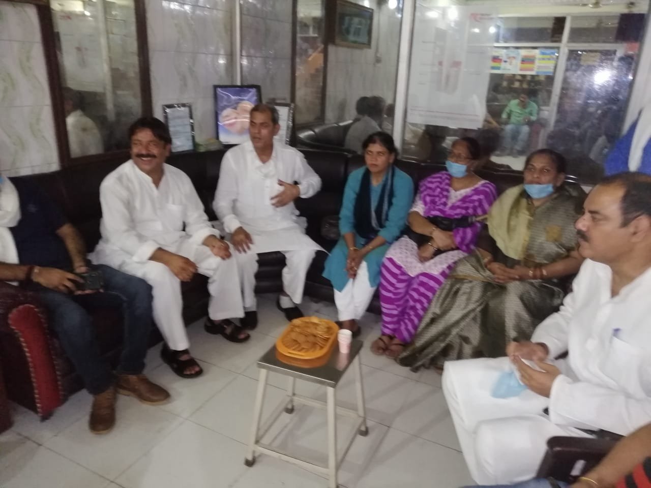 एमएलसी प्रत्याशी ने झांसी आकर कोंग्रेसियों से की भेंट, सामाजिक और राजनैतिक लोगों से की चर्चा | New India Times