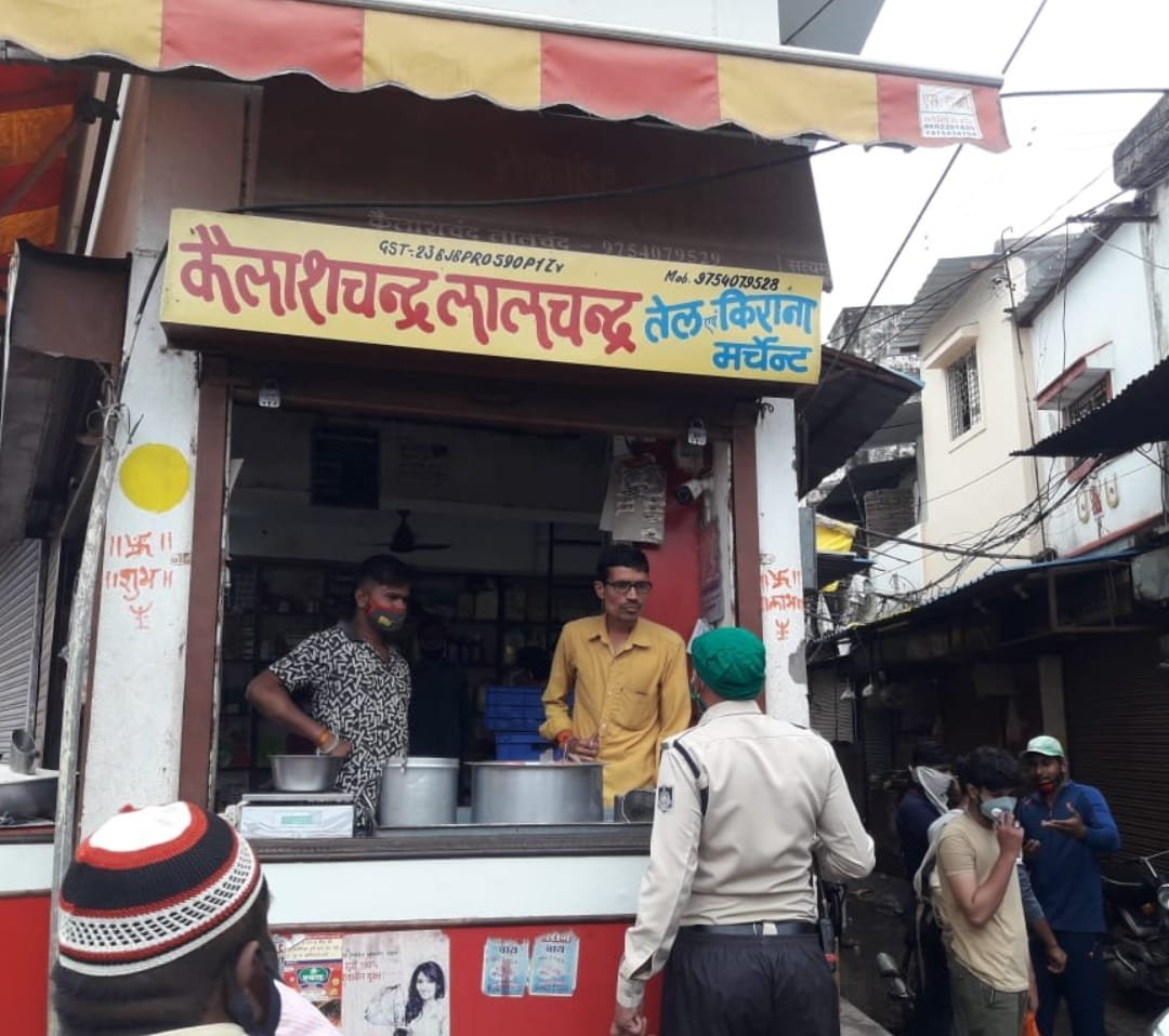 6 दुकानों का ताला तोड़कर चोरी करने वाले दो आरोपियों को पुलिस ने 12 घंटों के अंदर किया गिरफ्तार | New India Times