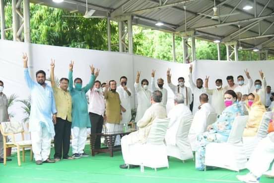 मुख्यमंत्री अशोक गहलोत धीरे-धीरे अपने ही तत्तकालीन उपमुख्यमंत्री सचिन पायलट को राजनीतिक तौर पर कमजोर करने में होते जा रहे हैं सफ़ल 2 मुख्यमंत्री अशोक गहलोत धीरे-धीरे अपने ही तत्तकालीन उपमुख्यमंत्री सचिन पायलट को राजनीतिक तौर पर कमजोर करने में होते जा रहे हैं सफ़ल | New India Times