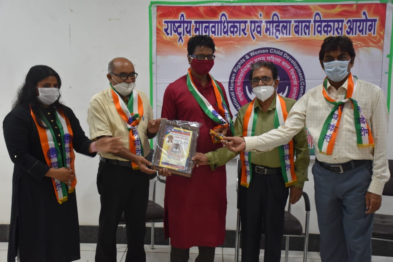 राष्ट्रीय मानवाधिकार एवं महिला बाल विकास आयोग ने किया एक दर्जन से भी अधिक पत्रकारों का सम्मान | New India Times