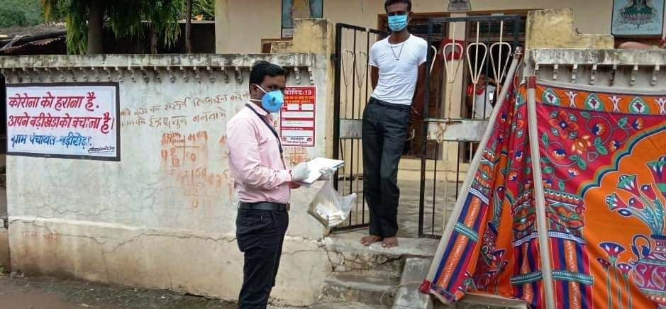 कंटेनमेंट क्षेत्र ग्राम बडीखेड़ा में त्रिकूट काढ़े का किया गया वितरण 2 कंटेनमेंट क्षेत्र ग्राम बडीखेड़ा में त्रिकूट काढ़े का किया गया वितरण | New India Times