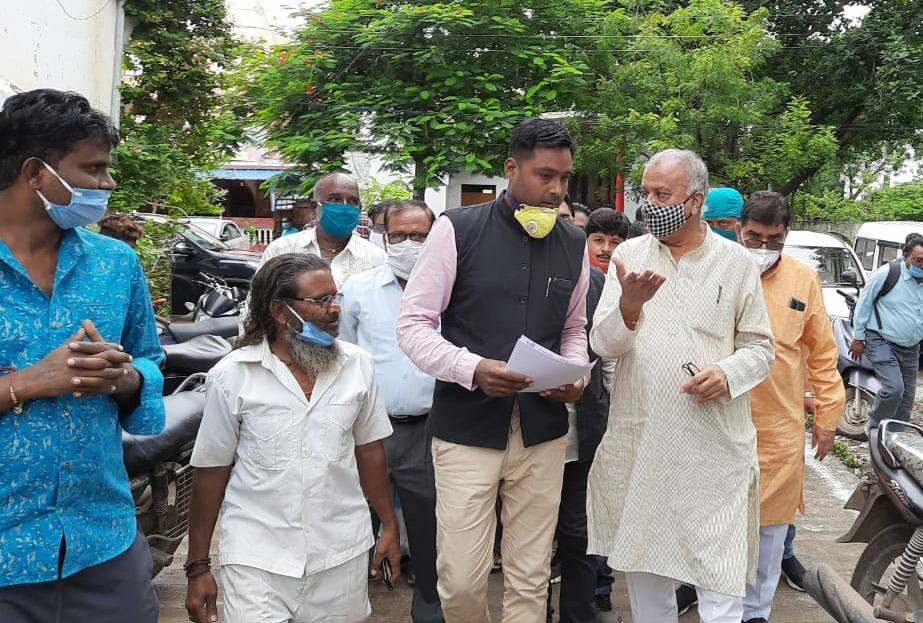 मालिकाना हक की मांग को लेकर वाल्मिकी संगठन के प्रतिनिधि मंडल ने क्षेत्रीय सांसद को ज्ञापन सौंपा, कहा 8 दिवस में मांग पूरी नहीं हुई तो करेंगे आंदोलन 2 मालिकाना हक की मांग को लेकर वाल्मिकी संगठन के प्रतिनिधि मंडल ने क्षेत्रीय सांसद को ज्ञापन सौंपा, कहा 8 दिवस में मांग पूरी नहीं हुई तो करेंगे आंदोलन | New India Times