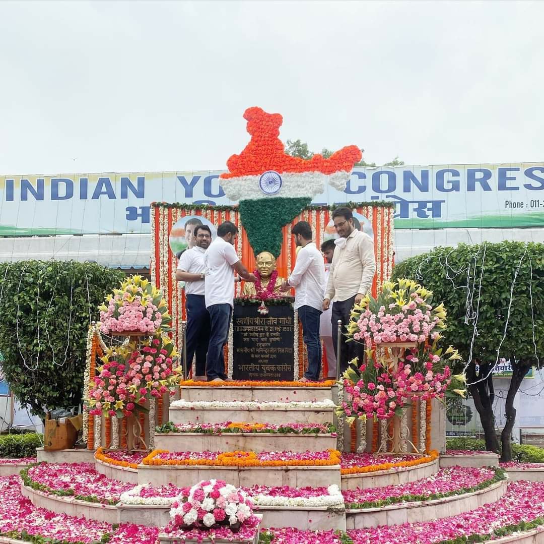 आम आदमी के हाथों में लोकतंत्र देने वाले भारत माता के महान पुत्र थे शहीद राजीव गांधी: श्रीनिवास बी वी | New India Times