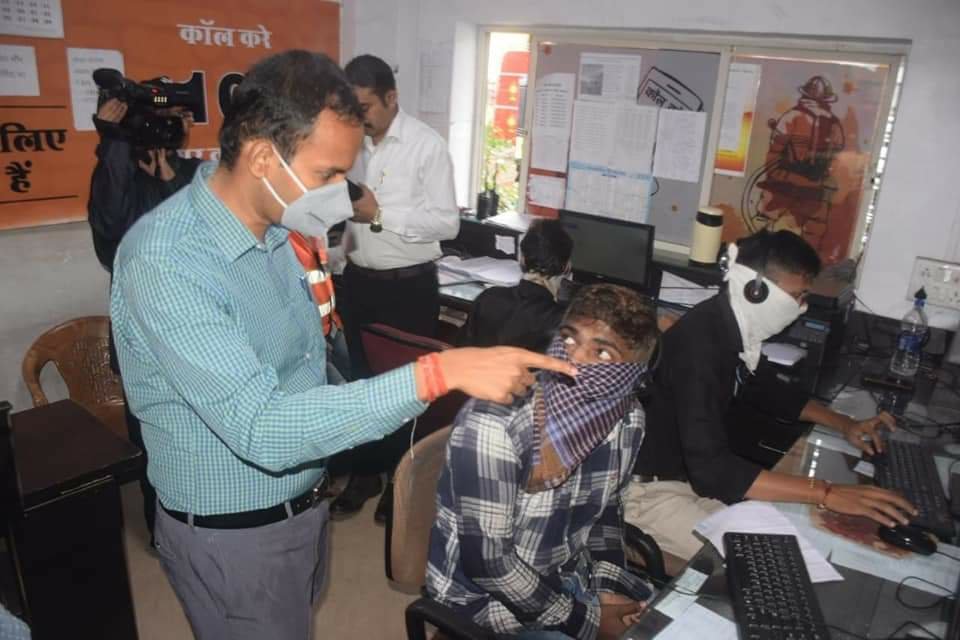 भोपाल कलेक्टर ने बाढ़, अतिवृष्टि और प्राकृतिक आपदा से निपटने के लिए बनाये गए नियंत्रण कक्ष का निरीक्षण करते हुए बाढ़ की स्थिति से निपटने के लिए 24 घंटे कर्मचारियों को ड्यूटी पर तैनात रहने के दिए निर्देश | New India Times