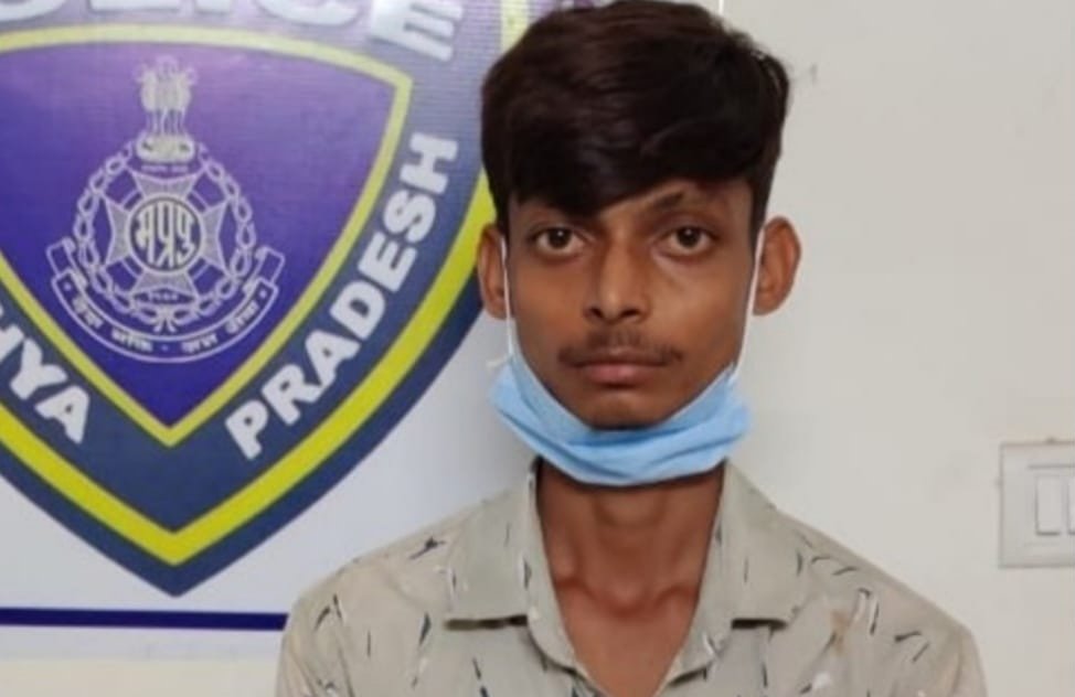 लड़के ने किया प्यार का इजहार, न सुनते ही बना दी लड़की की फर्जी फेसबुक आईडी, हुआ गिरफ्तार | New India Times