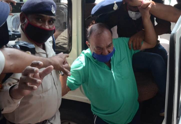 भोपाल के बहुचर्चित नाबालिग बच्चियों से बलात्‍कार मामले के मुख्‍य आरोपी प्‍यारे मियां स‍मेत 7 के विरूद्ध अभियोग पत्र न्यायालय में पेश, वर्तमान में आरोपी जबलपुर जेल में न्‍यायिक अभिरक्षा में है बंद | New India Times