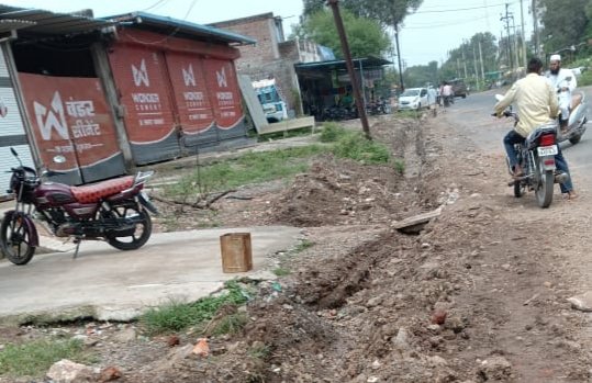 मेघनगर में नालियां दे रही हैं मौत को दावत, नगर परिषद की मनमानी से दुकानदार परेशान | New India Times