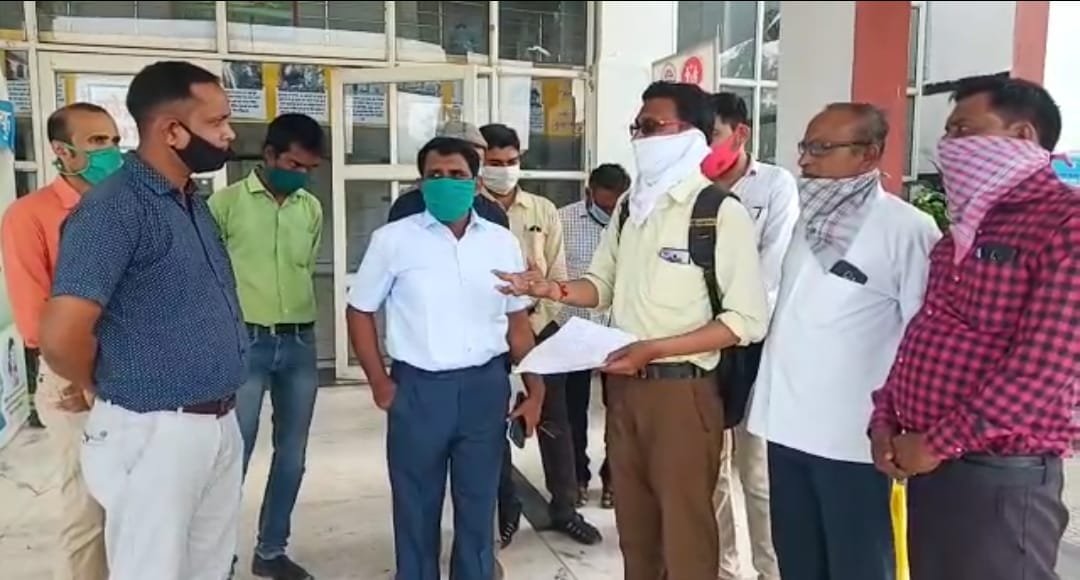 हाईकोर्ट से रिलीफ नहीं मिलने पर प्राइवेट स्कूल एसोसिएशन ने लगाई सरकार से गुहार, एसडीएम बुरहानपुर को सौंपा ज्ञापन | New India Times