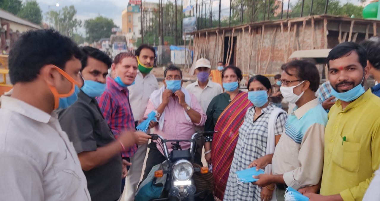 ब्रज यातायात एवं पर्यावरण जन जागरूकता समिति ने मास्क लगाओ महा अभियान के तहत किया जागरूकता कैंप का आयोजन | New India Times