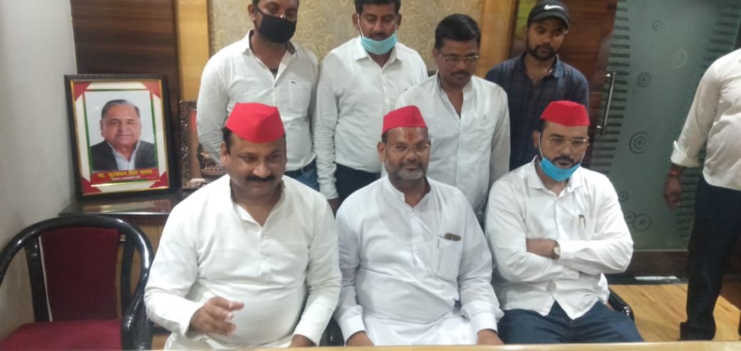 बहुजन समाज पार्टी छोड़ सपा में शामिल हुए पूर्व लोकसभा प्रभारी जुगल किशोर कुशवाहा | New India Times