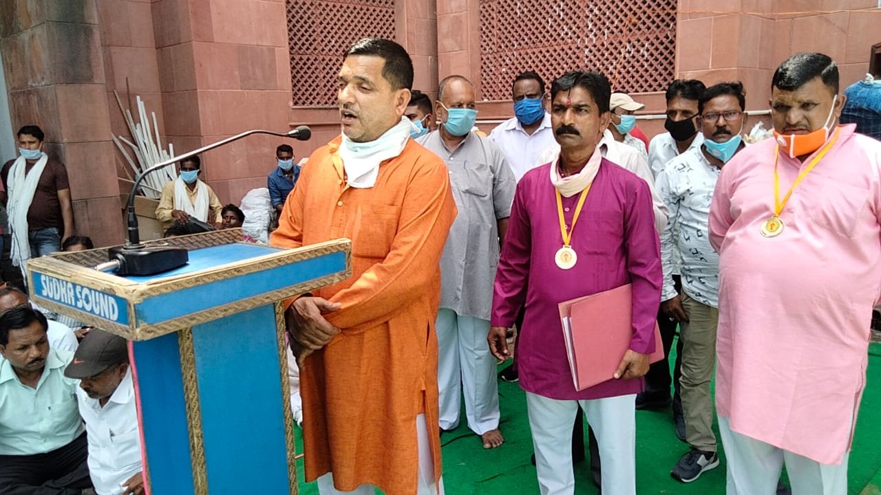 उत्तर प्रदेशीय सफाई मजदूर संघ के जिला अध्यक्ष श्री अशोक प्याल के नेतृत्व में विभिन्न समस्याओं को लेकर किया गया विशाल धरना-प्रदर्शन | New India Times