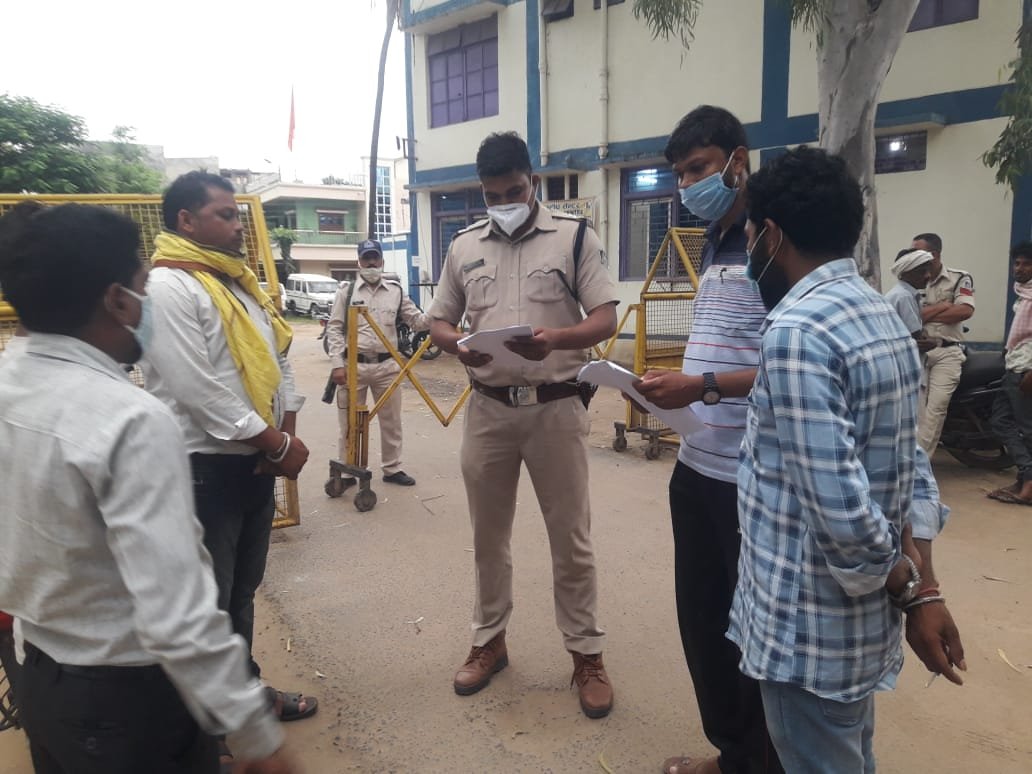 आदिवासी अधिकार दिवस पर आदिवासियों के संवैधानिक अधिकारों को धरातल पर लागू करने के लिए महामहीम राष्ट्रपति एवं राज्यपाल के नाम सौंपा गया ज्ञापन | New India Times