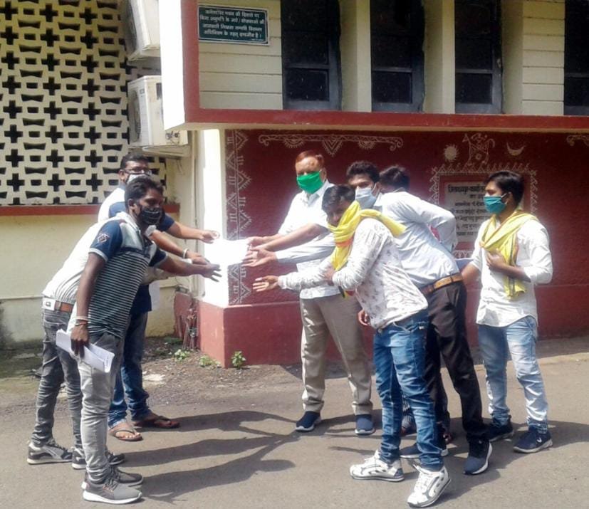 ऊषा ठाकुर पर एक्ट्रोसिटी एक्ट एवं अन्य आईपीसी की धाराओं में हो एफआईआर: जयस। कलेक्टर के नाम अपर कलेक्टर को सौंपा ज्ञापन | New India Times