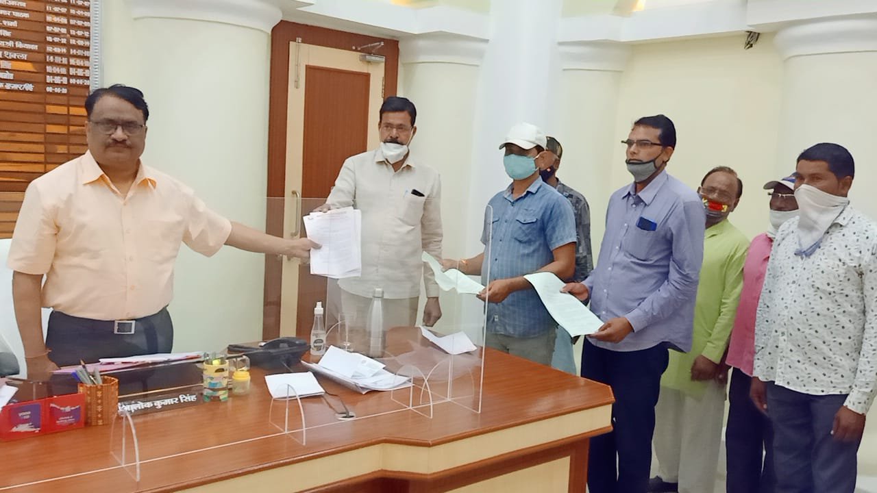 भारतीय किसान संघ जिला धार विकासखंड तिरला द्वारा फसल नुकसानी मुआवजा राशि को लेकर कलेक्टर को सौंपा गया ज्ञापन | New India Times
