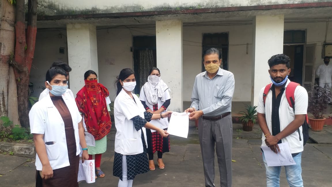 नर्सिंग छात्र संगठन ने कम्यूनिटी हेल्थ आफिसर के पदों के नोटिफिकेशन में संशोधन को लेकर मुख्यमंत्री के नाम एसडीएम को सौंपा ज्ञापन | New India Times