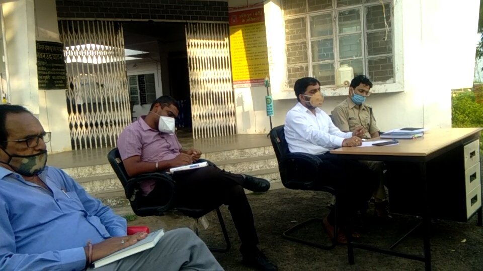 मेघनगर थाना परिसर में शांति समिति की बैठक संपन्न, नवरात्रि में पूजा अर्चना के लिए 100 श्रद्धालुओं तक छूट, गरबा खेलने पर रहेगा प्रतिबंध | New India Times