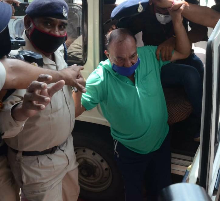 भोपाल के बहुचर्चित नाबालिग बच्चियों से बलात्कार मामले के मुख्य आरोपी प्यारे मियां समेत 7 के विरूद्ध अभियोग पत्र न्यायालय में पेश, वर्तमान में आरोपी जबलपुर जेल में न्यायिक अभिरक्षा में है बंद 2 भोपाल के बहुचर्चित नाबालिग बच्चियों से बलात्कार मामले के मुख्य आरोपी प्यारे मियां समेत 7 के विरूद्ध अभियोग पत्र न्यायालय में पेश, वर्तमान में आरोपी जबलपुर जेल में न्यायिक अभिरक्षा में है बंद | New India Times