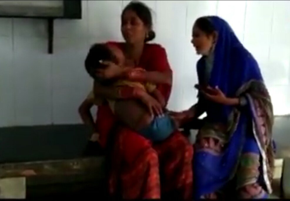 झोलाछाप डाॅक्टर कर रहे हैं मरीजों की जान से खिलवाड़, धौलपुर जिला में झोलाछाप डाॅक्टर ने ली मासूम की जान | New India Times