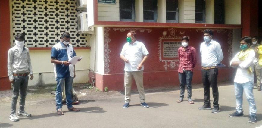 ऊषा ठाकुर पर एक्ट्रोसिटी एक्ट एवं अन्य आईपीसी की धाराओं में हो एफआईआर: जयस। कलेक्टर के नाम अपर कलेक्टर को सौंपा ज्ञापन | New India Times