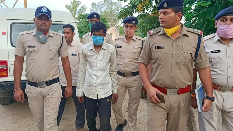 अवैध हथियारों के जखीरा के साथ एक आरोपी गिरफ्तार 2 अवैध हथियारों के जखीरा के साथ एक आरोपी गिरफ्तार | New India Times