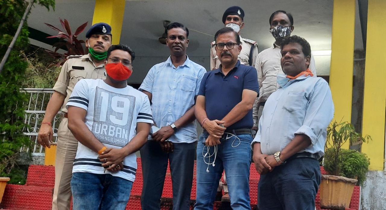 डीआईजी अनिल महेश्वरी पहुंचे राखिकोल वाटरफॉल, निजी दौरे के तहत पहुंचे थे जुन्नारदेव विधानसभा | New India Times