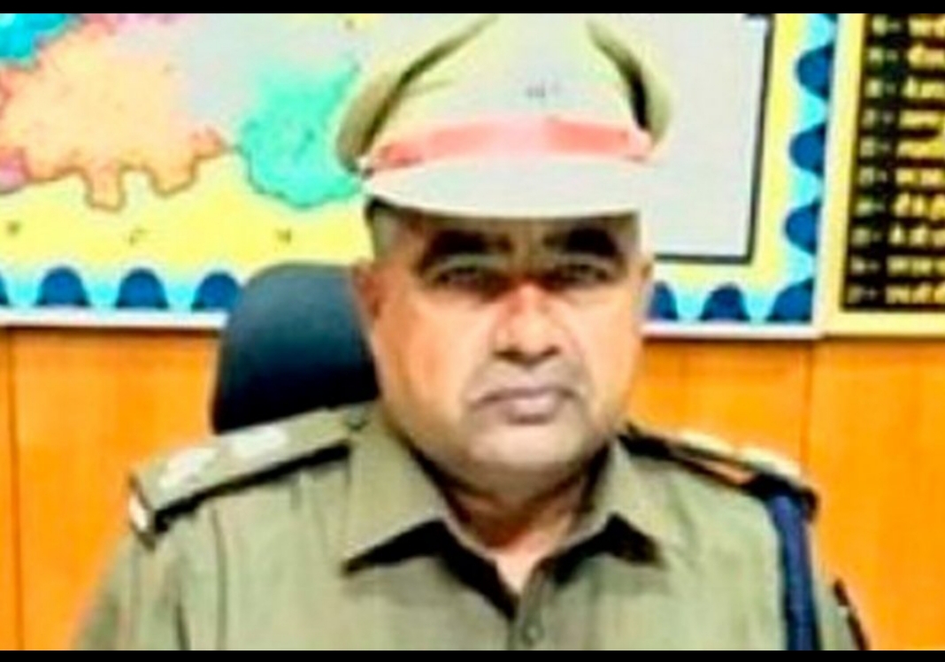धौलपुर पुलिस ने कुख्यात डकैत केशव गुर्जर पर शिकंजा कसते हुए उसके गैंग के 9 सक्रिय सदस्यों और जिले के 3 अन्य अपराधियों सहित कुल 12 वांछित शातिर अपराधियों की गिरफ्तारी हेतु 5,000-5,000 रुपये के इनाम किये घोषित | New India Times