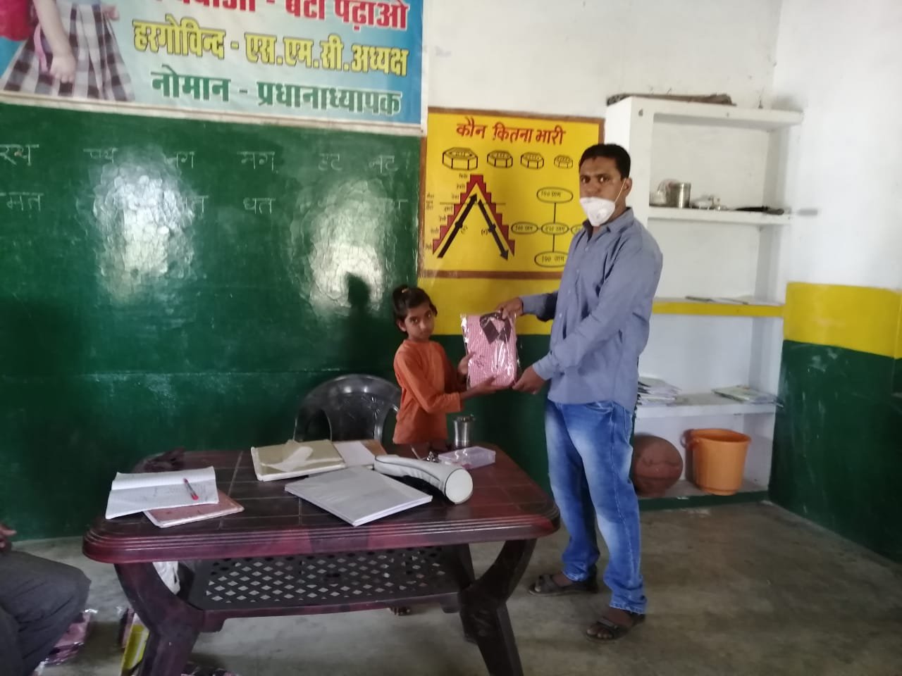 प्राथमिक विद्यालय खिरकन में हुआ निःशुल्क यूनिफार्म का वितरण | New India Times