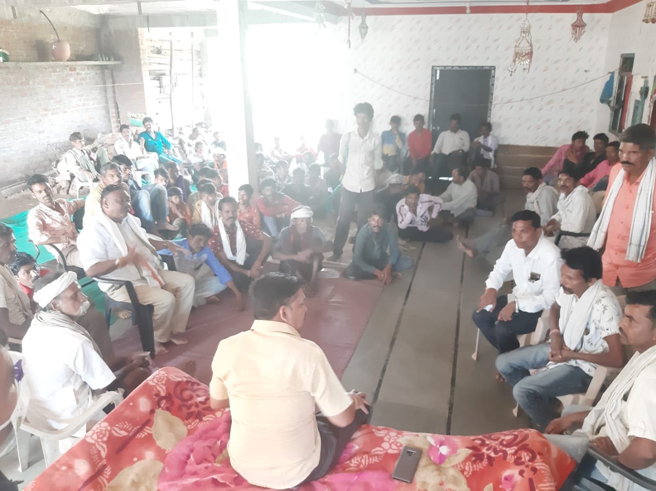 विधायक पटेल ने ग्राम चौपाल में क्षेत्र के विभिन्न गांवों की समस्याओं का किया निराकरण, सड़क, बिजली और पानी उपलब्ध करवाने की घोषणा की | New India Times