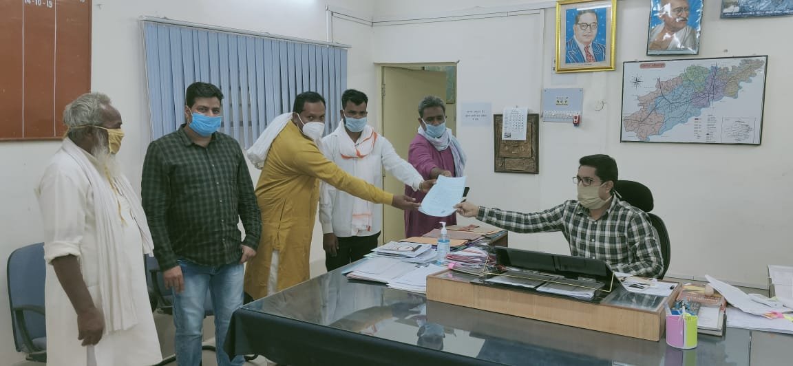 सैंपऊ के मुस्लिम समाज द्वारा कलेक्टर को सौंपा गया ज्ञापन | New India Times