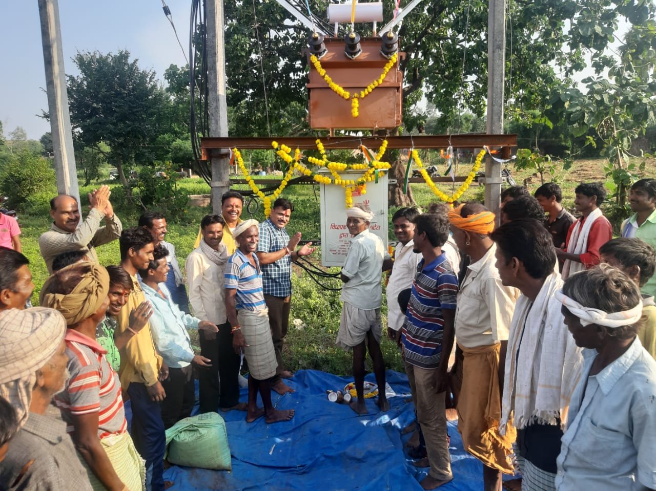 विधायक मुकेश पटेल ने विद्युत डीपी का किया शुभारंभ | New India Times