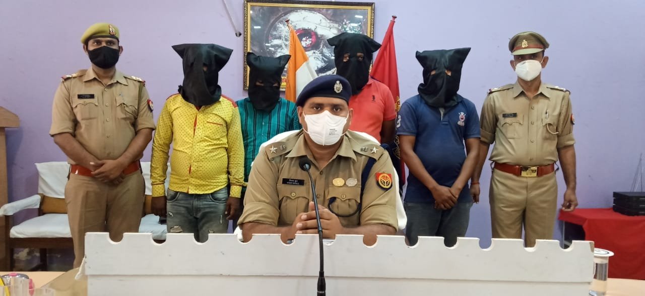 रुपए के लेन-देन को लेकर दोस्त ने ही की दोस्त की हत्या, खीरी पुलिस ने चार अभियुक्तों को किया गिरफ्तार | New India Times