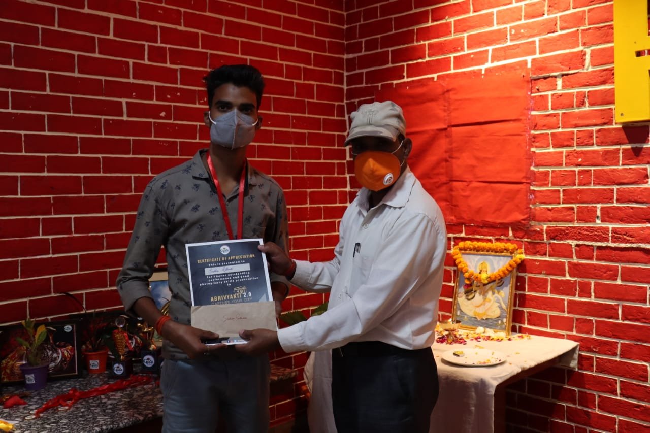 गोला टूरिज्म ने किए अभिव्यक्ति के पुरस्कार वितरण | New India Times