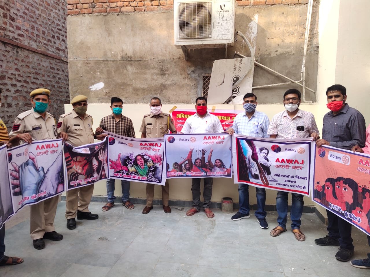 पुलिस अधीक्षक केसर सिंह शेखावत के निर्देशन में जिले में चल रहे 'ऑपरेशन आवाज' के तहत महिलाओं व बेटियों को अत्याचारों से बचाने के लिए दी गई कानूनों की जानकारी | New India Times