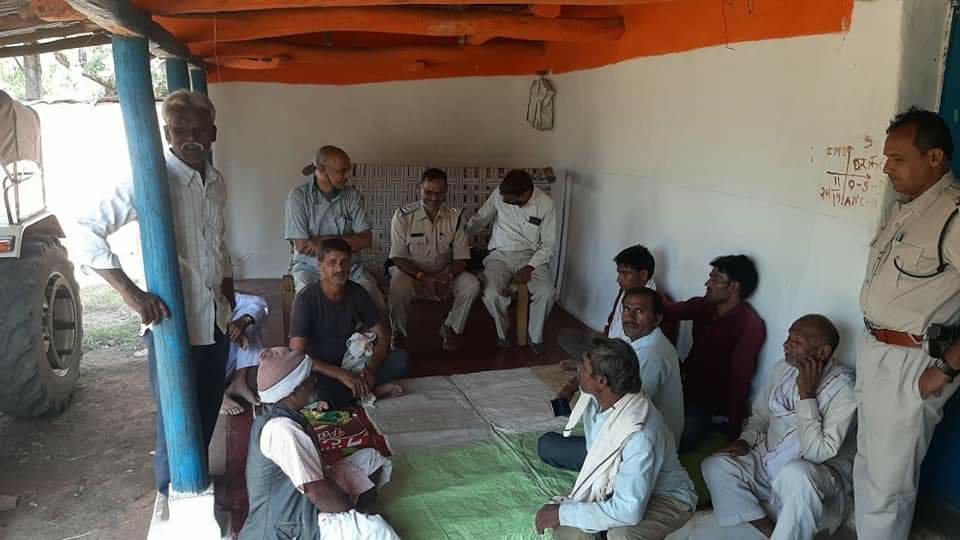 भोपाल के विभिन्न थाना क्षेत्रों में आगामी त्यौहार दुर्गाउत्सव व दशहरा के दौरान शहर में शांति एवं सुरक्षा व्यवस्था के मद्देनजर लगातार मूर्ति आयोजकों के साथ की जा रही है बैठक | New India Times