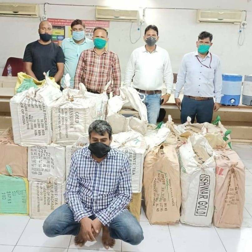 क्राइम ब्रांच पुलिस ने पकड़ी 5 लाख की विदेशी शराब 2 क्राइम ब्रांच पुलिस ने पकड़ी 5 लाख की विदेशी शराब | New India Times