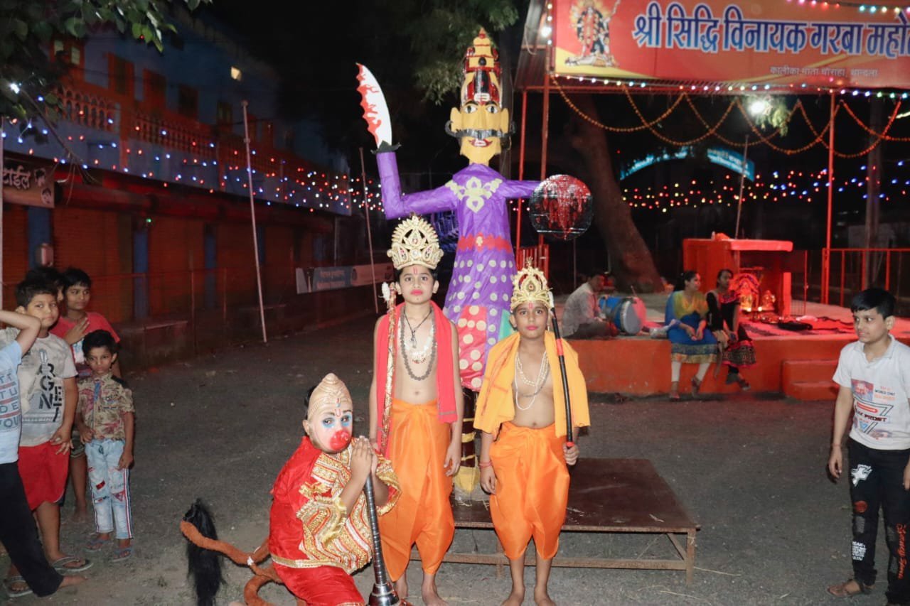 थांदला बच्चों में दिखा उत्साह, किया गया रावण दहन 2 थांदला बच्चों में दिखा उत्साह, किया गया रावण दहन | New India Times