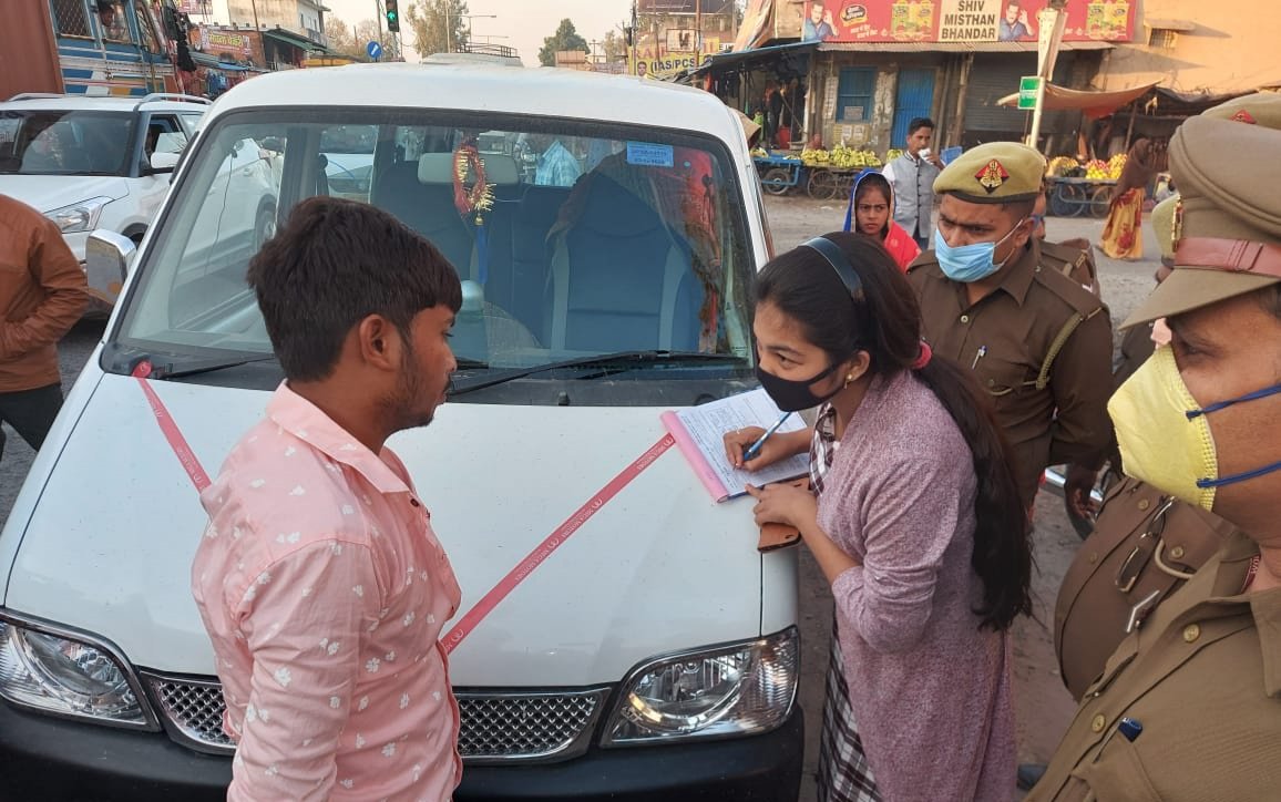 मिशन शक्ति: 2 घंटे के लिए लखनऊ के मोहनलालगंज कोतवाली की प्रभारी निरीक्षक बनी इंटर की छात्रा सौम्या त्रिवेदी | New India Times